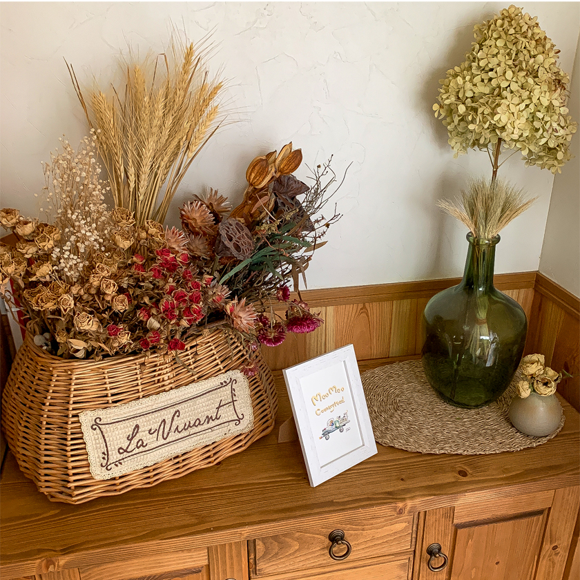 moguの色鉛筆画　ほのぼの可愛い癒し　もーもーカントリーロード