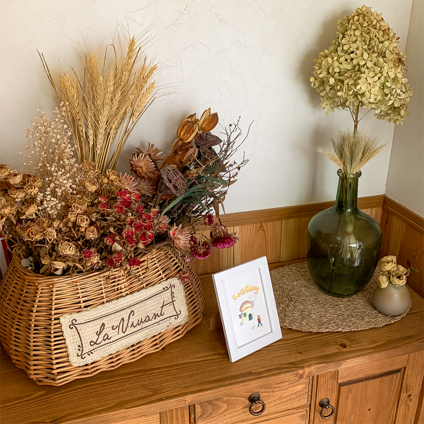 moguの色鉛筆画　ほのぼの可愛い癒し　パンのパン屋さん